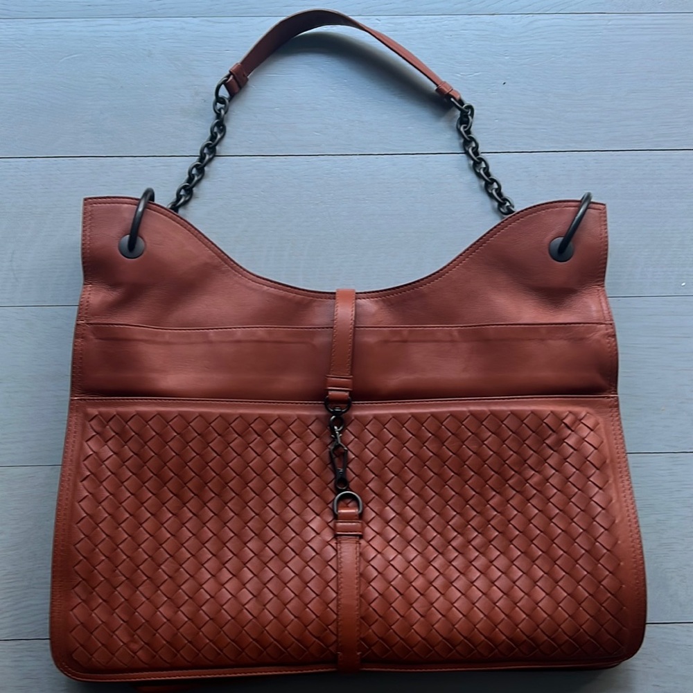 Bottega Venetia Intreciato shoulder bag. Like brand new, worn once.